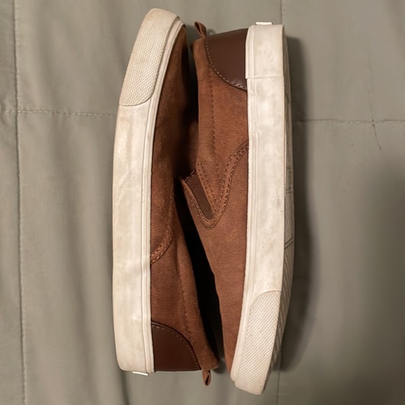 Old Navy slip-on boys faux-leather shoes size 6 *great condition* - Picture 6 of 8